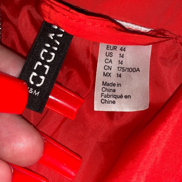 Red puffer coat - Picture 3 of 4